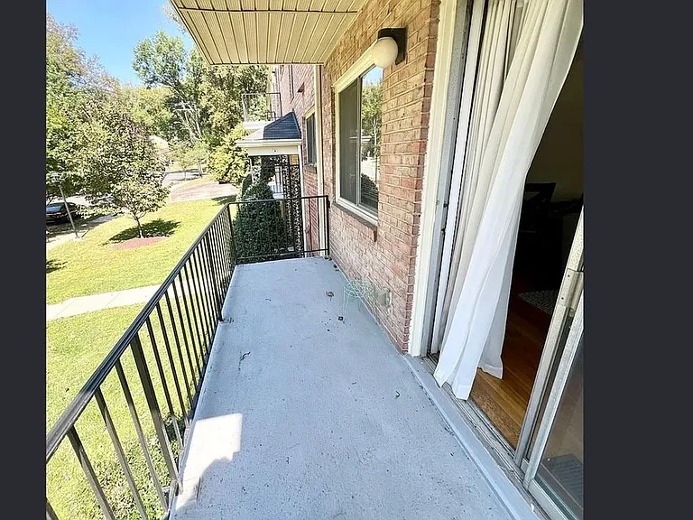 10527 Montrose Ave #104 — Photo 12
