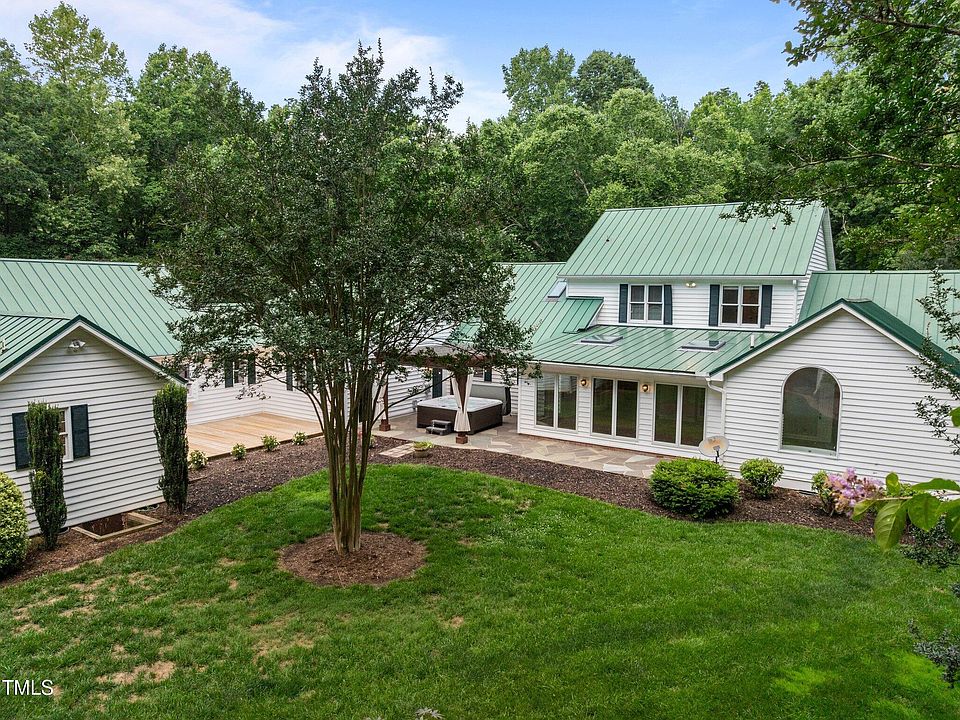 1st image of 300 Oak Ridge Dr