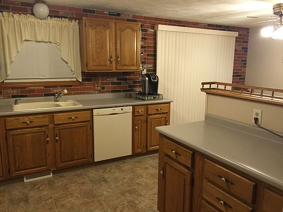 3rd image of 64 Mulberry Cir