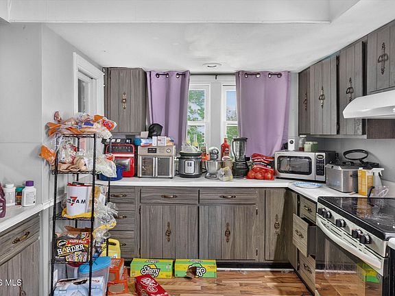 5th image of 3805 Lockwood Ave