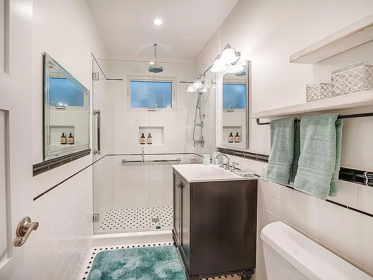 721 N Alfred St #104 — Photo 10