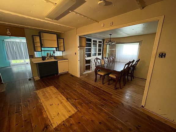 5th image of 601 Lincoln St