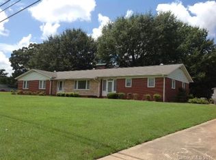 3705 Sulphur Springs Rd NE, Hickory, NC 28601