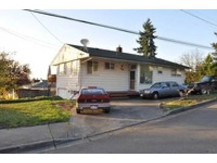 410 S 146th St photo 1