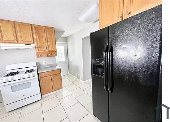 3rd image of 1047 W 17th St