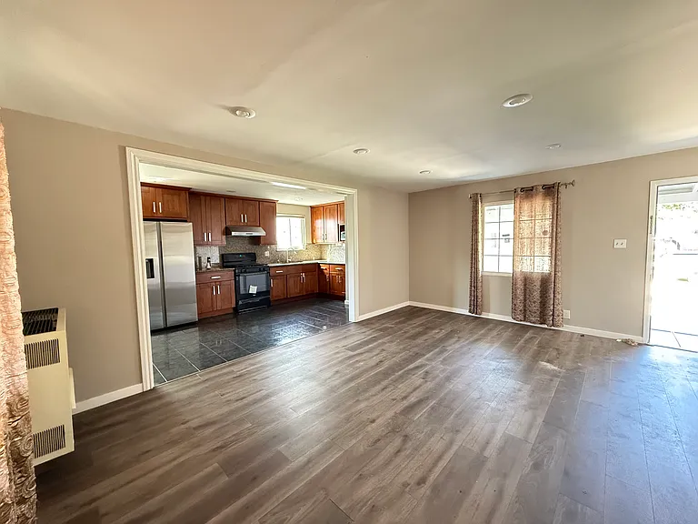 16241 Liberty St — Photo 3