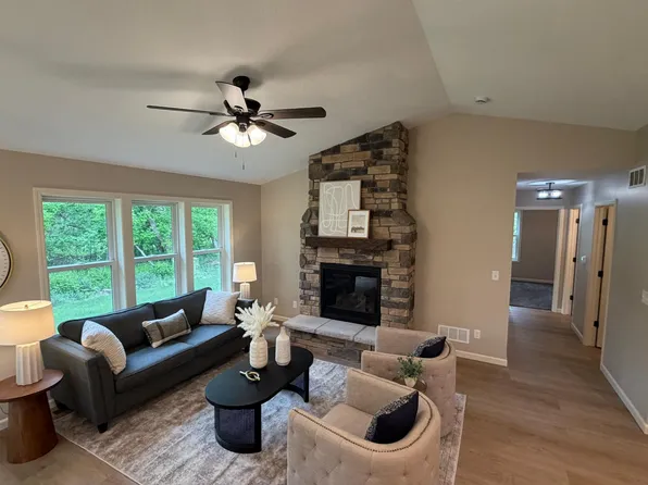 1141 Pinewood Trl, New Richmond, WI 54017