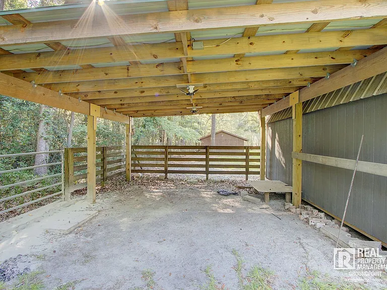 209 Chucker Dr — Photo 23