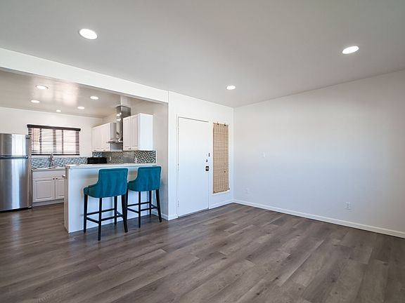 3rd image of 950 1st St APT D