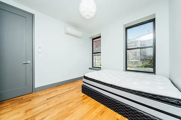 Rented by Nooklyn NYC LLC | media 72