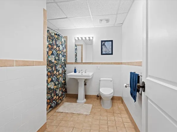 300 Communipaw Avenue image 22 of 36