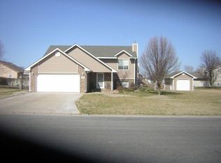 614 E Jayhawk Dr, Cheney, KS 67025