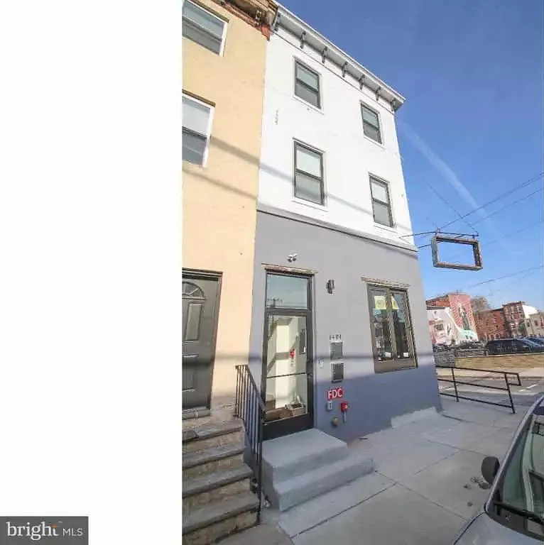 2 bed, 1000 sqft, $1,900 — Photo 1