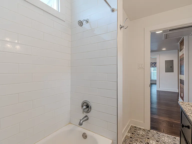 311 W Mistletoe Ave — Photo 26