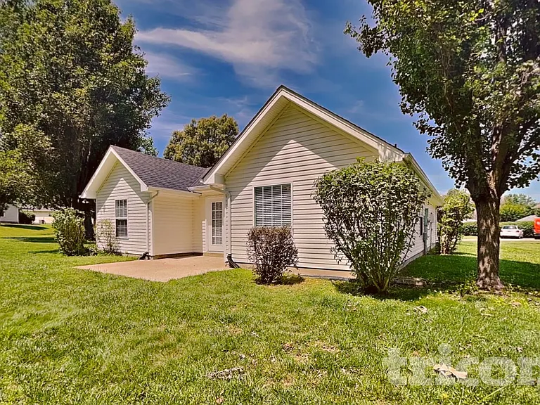 212 Dorchester Dr — Photo 16