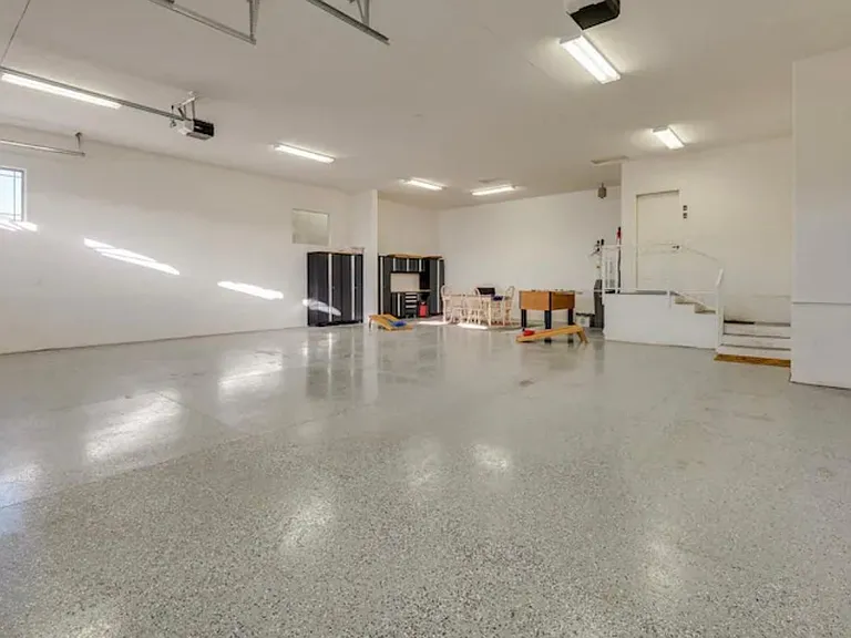 1820 Cabana Dr — Photo 36