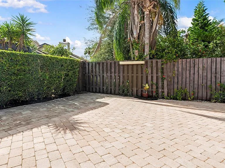 7659 Sierra Ter W — Photo 20