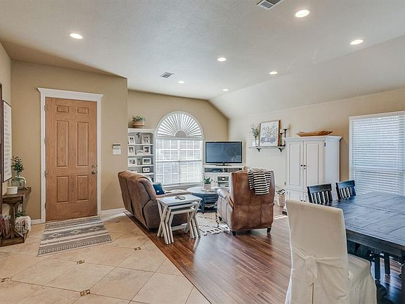 2nd image of 7304 Spring Oak Dr