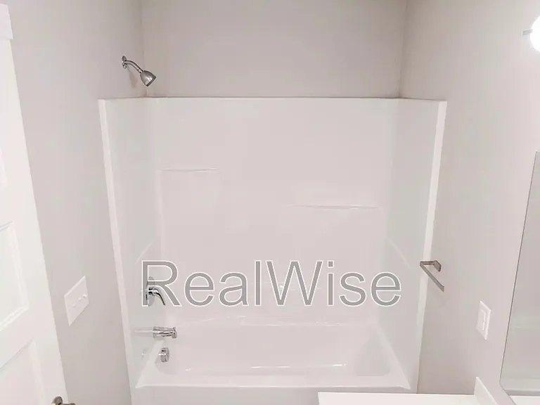 8300 SE Flavel St #103 — Photo 7