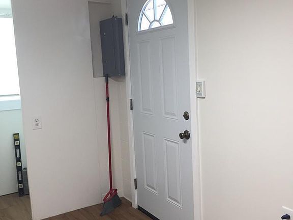 2nd image of 2206 Irwin St