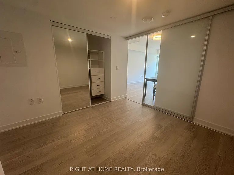 3 Strathgowan Ave #322 — Photo 13