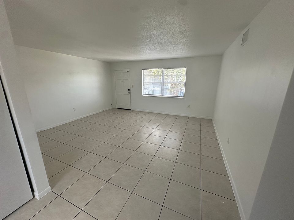 1st image of 619 Sally Ln #4