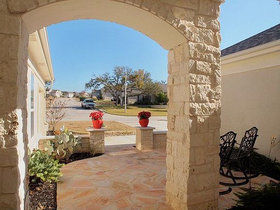 4th image of 301 McKinney Falls Ln