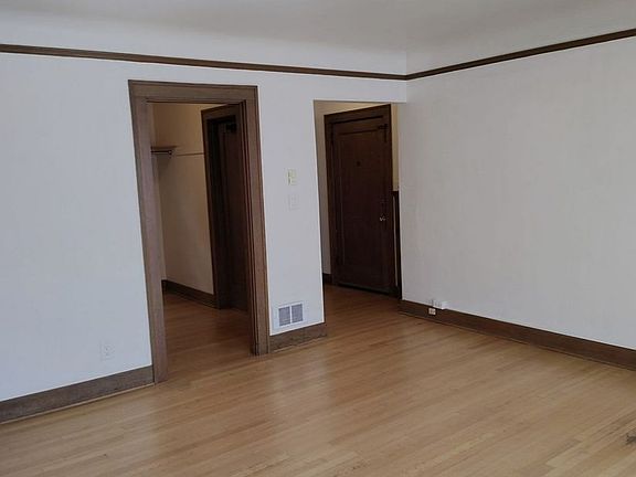 5th image of 4303 Phinney Ave N APT 3