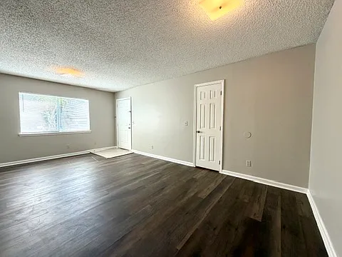 Cedar Creek Apartments — Photo 7