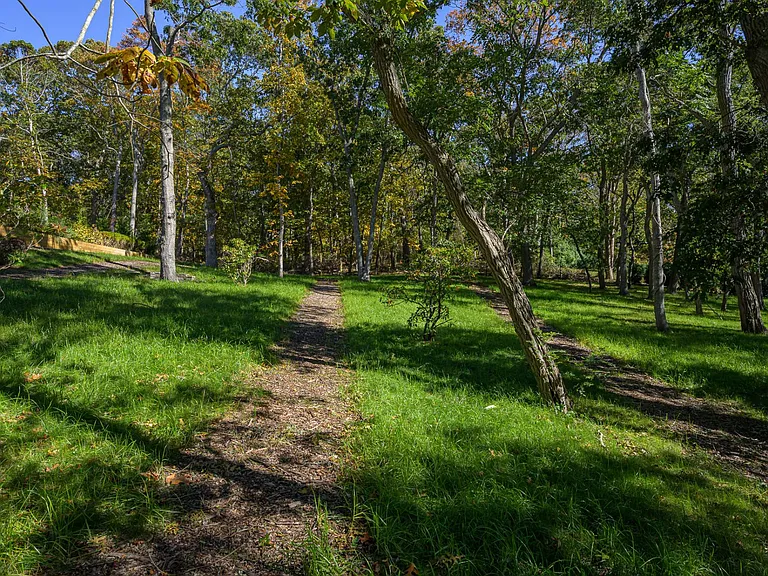58 Edge Of Woods Rd — Photo 31