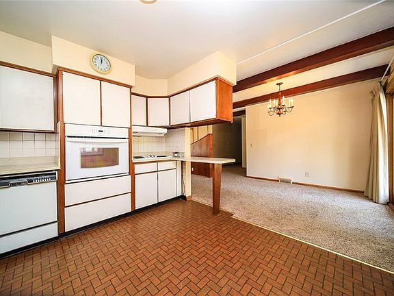 5th image of 29725 Arthur Ave