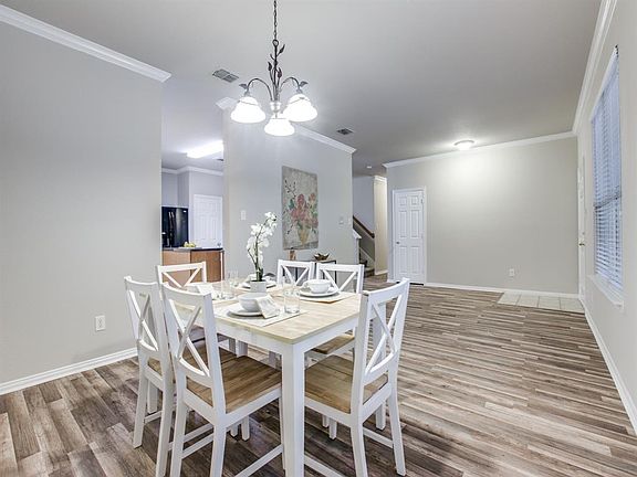 3rd image of 607 Zollman Ct