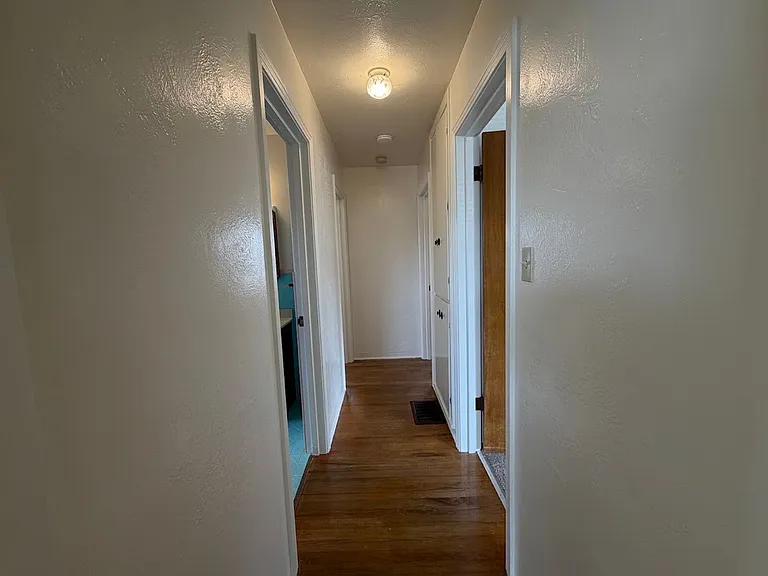 2231 Pine St — Photo 16
