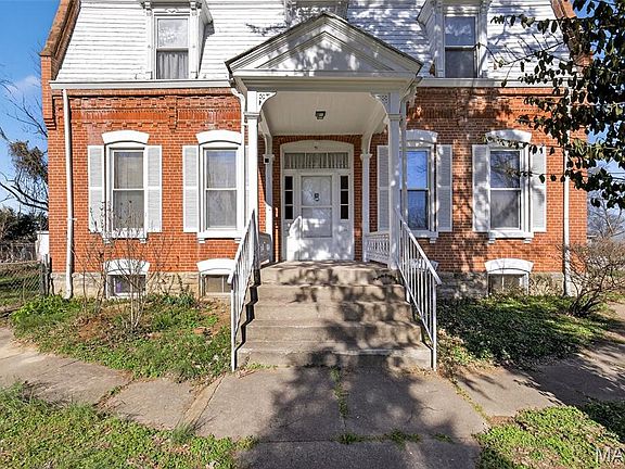 2nd image of 16 Maple St