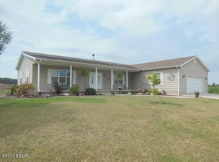 8013 Meacham Rd, Kinmundy, IL 62854