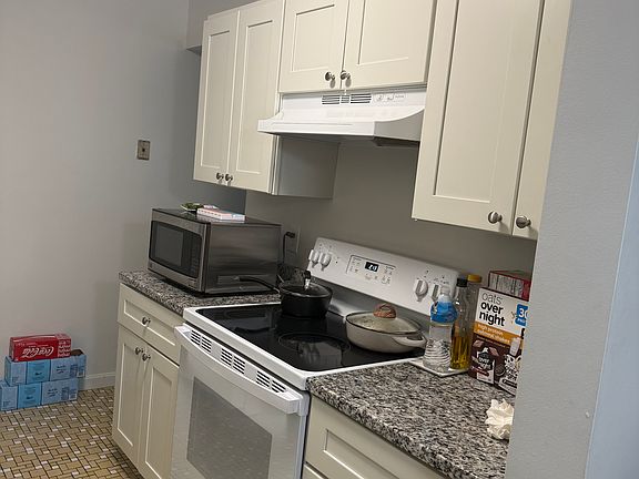 2nd image of 320 Salem St #32