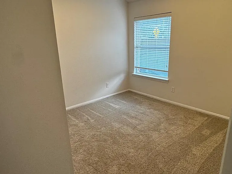 3501 Amador Dr — Photo 4