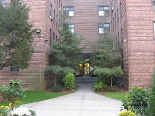 2229 Knapp Street image 1 of 5