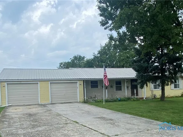1209 Truman Dr, Fostoria, OH 44830