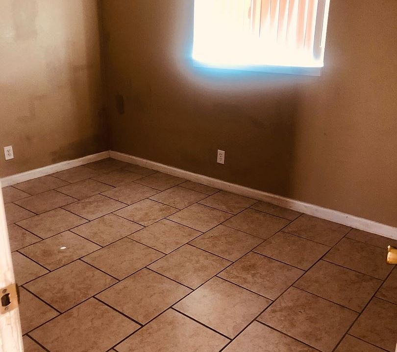 2nd image of 520 Texas St NE