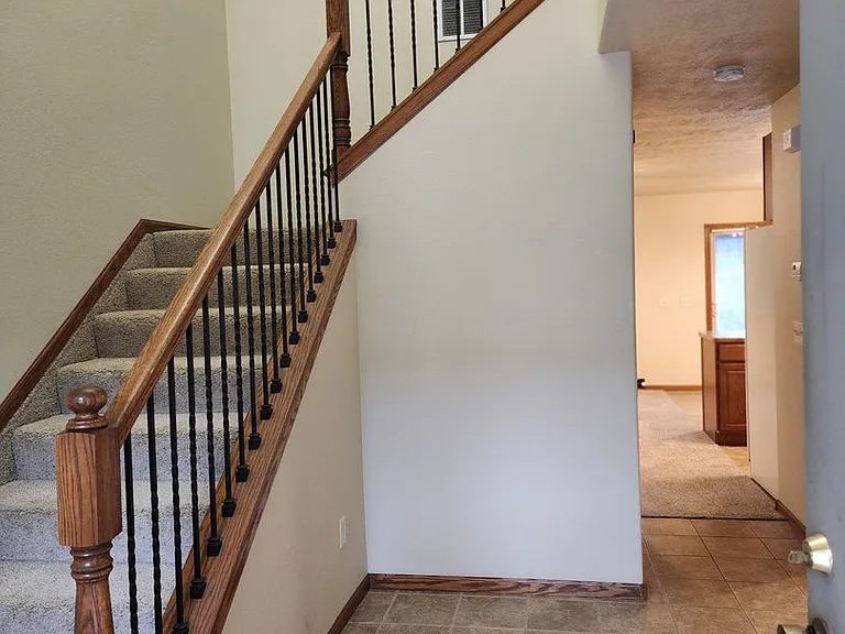 3301 W Bitterroot St — Photo 2