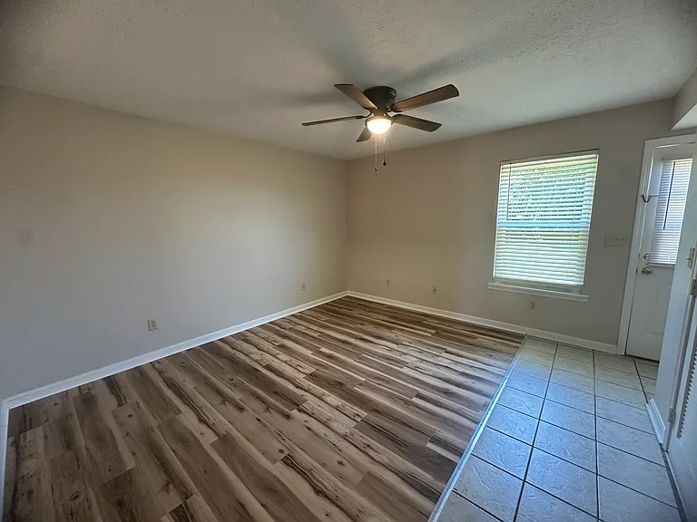 115 Edward Ct #4 — Photo 2