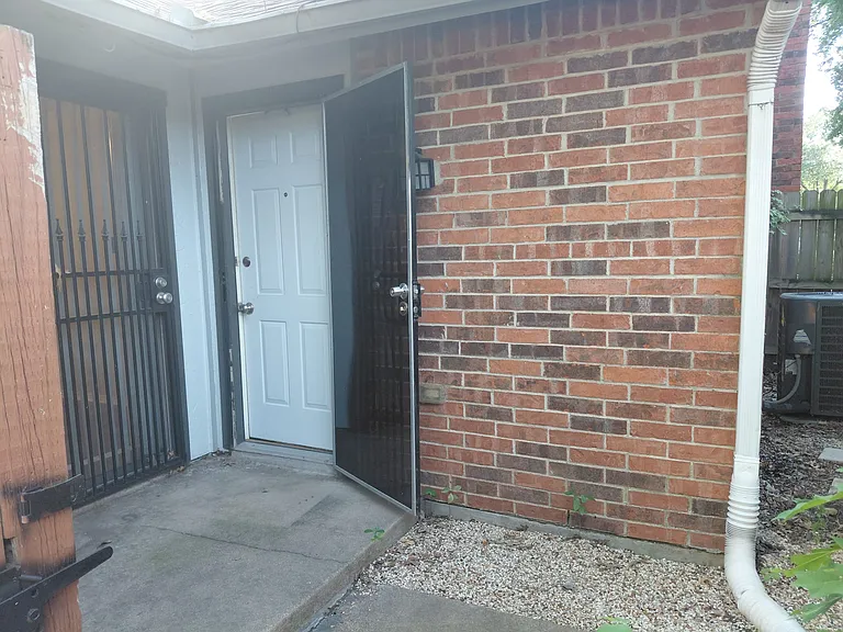 Lago Vista Dr — Photo 19
