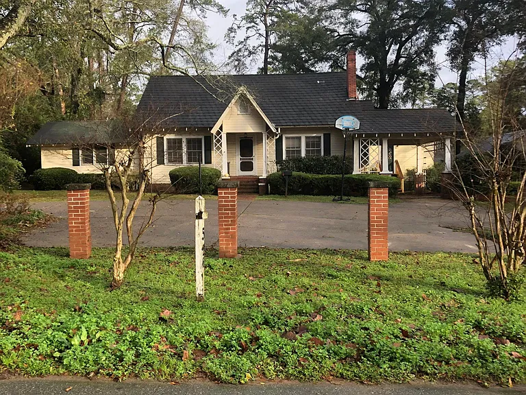 526 Glenview Dr — Photo 1