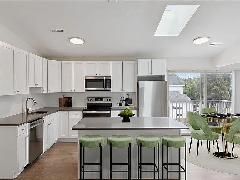 RockView Apartments — Photo 8