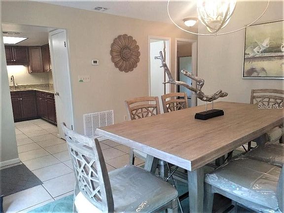 5th image of 641 Woodridge Dr