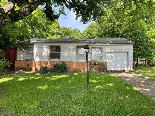 1305 Lynn St, Bonham, TX 75418