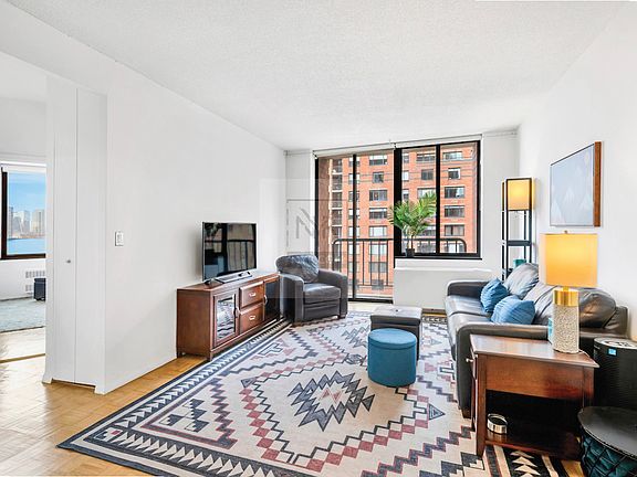 4th image of 380 Rector Pl APT 6B