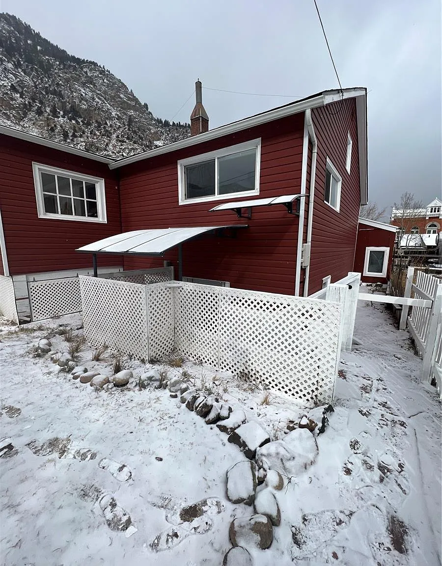 2 bed, 1.0 bath, 3150 sqft, $2,200 — Photo 1