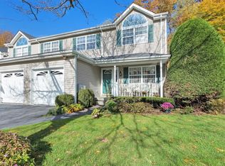 5 Springwood Ln, Huntington, NY 11743